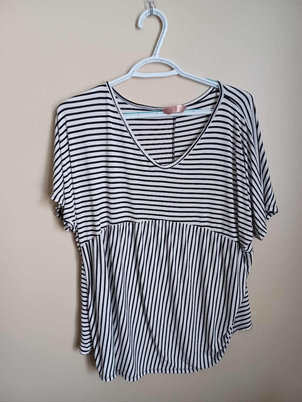 Women's Size 1X Black And White Striped Amana Short Sleeve Shirt Top